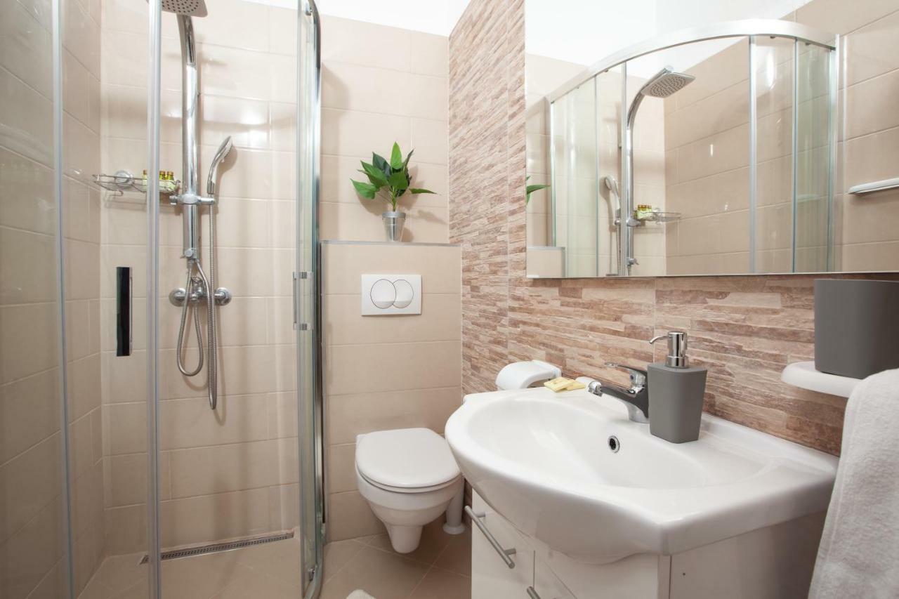 Apartments R Makarska Ngoại thất bức ảnh